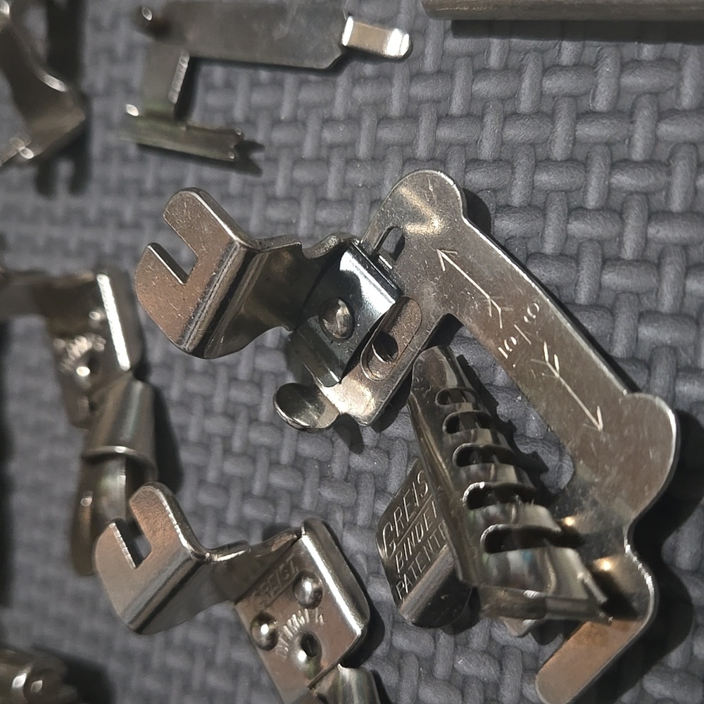Rotary Sewing Machine Attachments Set - Picture 4 of 7